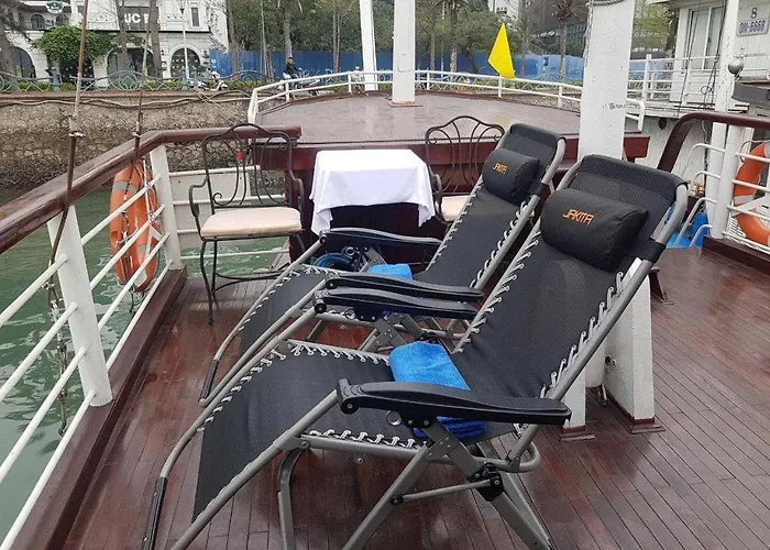 Private Sail - Bai Tu Long  Ha Long