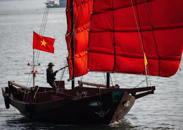 Private Sail - Bai Tu Long  Ha Long
